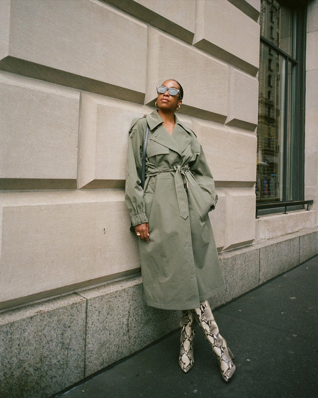 Khaki trench coat with snakeskin print boots Khaki trench coat with snakeskin print boots — Rainy Day Outfits