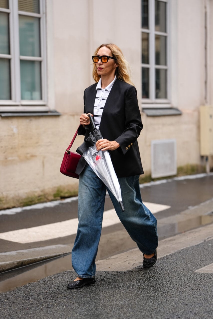 Oversized black blazer over striped polo and wide-leg jeans Oversized black blazer over striped polo and wide-leg jeans — Rainy Day Outfits