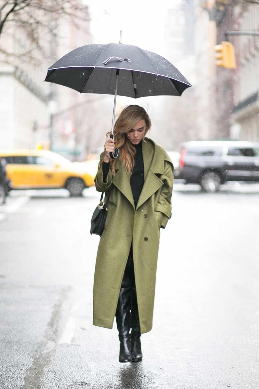 Olive green longline coat over black top and fitted trousers Olive green longline coat over black top and fitted trousers — Rainy Day Outfits