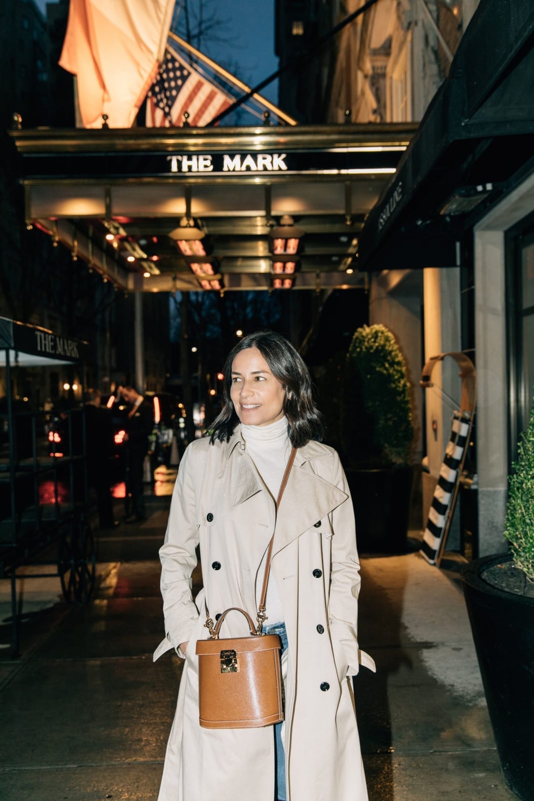 Beige trench coat over turtleneck and jeans Beige trench coat over turtleneck and jeans — Restaurant Outfit