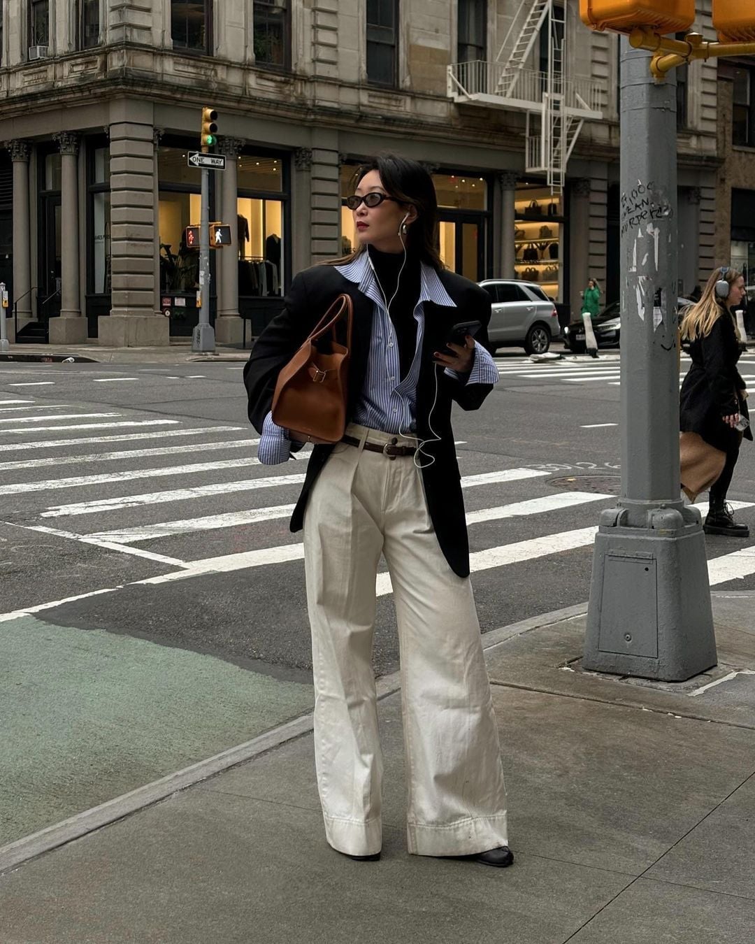 Oversized blazer with striped shirt and trousers Oversized blazer with striped shirt and trousers — Restaurant Outfit
