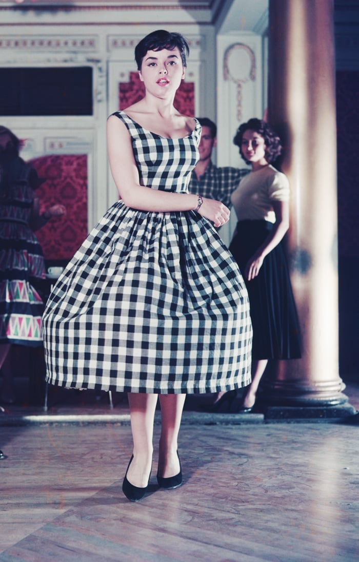 Gingham fit-and-flare dress with full skirt Gingham fit-and-flare dress with full skirt — Retro Style