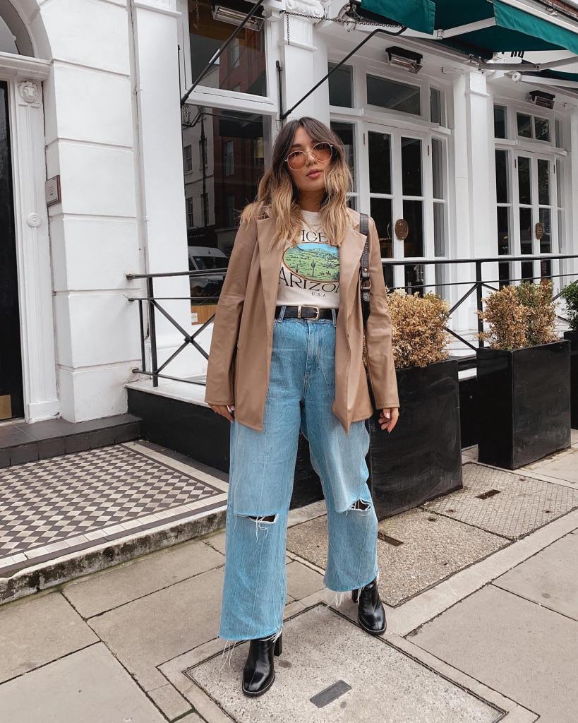 Light blue ripped wide leg jeans with graphic tee and tan blazer Light blue ripped wide leg jeans with graphic tee and tan blazer — Ripped Jeans Outfits