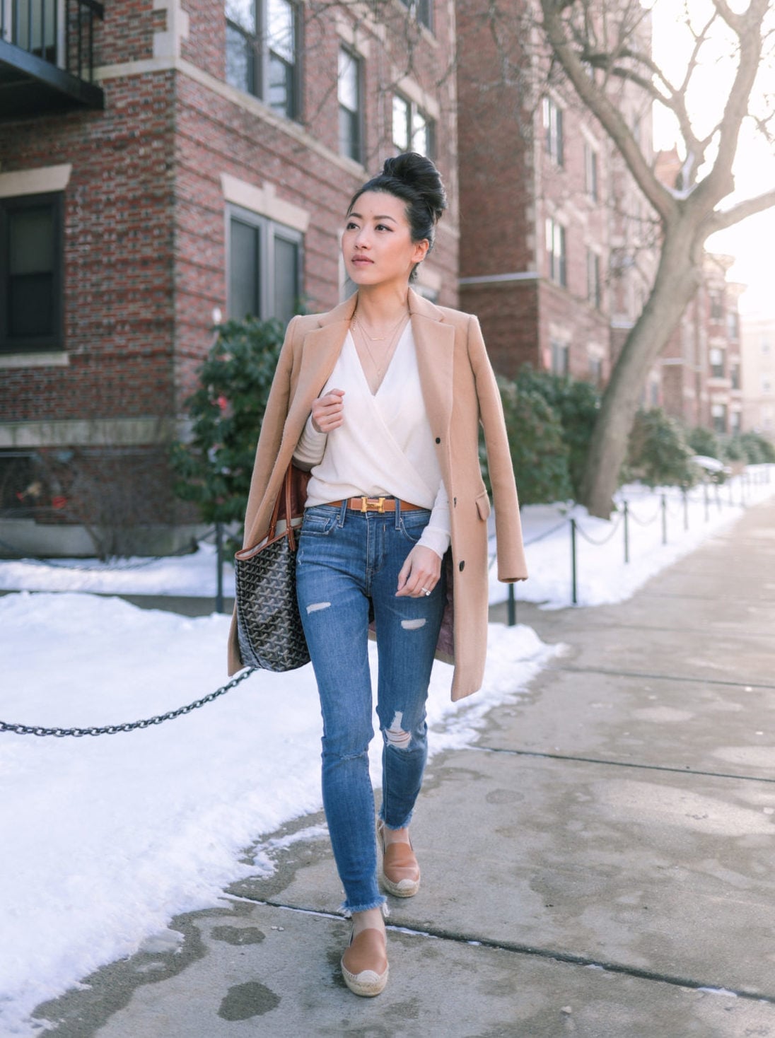 Blue ripped jeans with camel coat and tan espadrilles Blue ripped jeans with camel coat and tan espadrilles — Ripped Jeans Outfits
