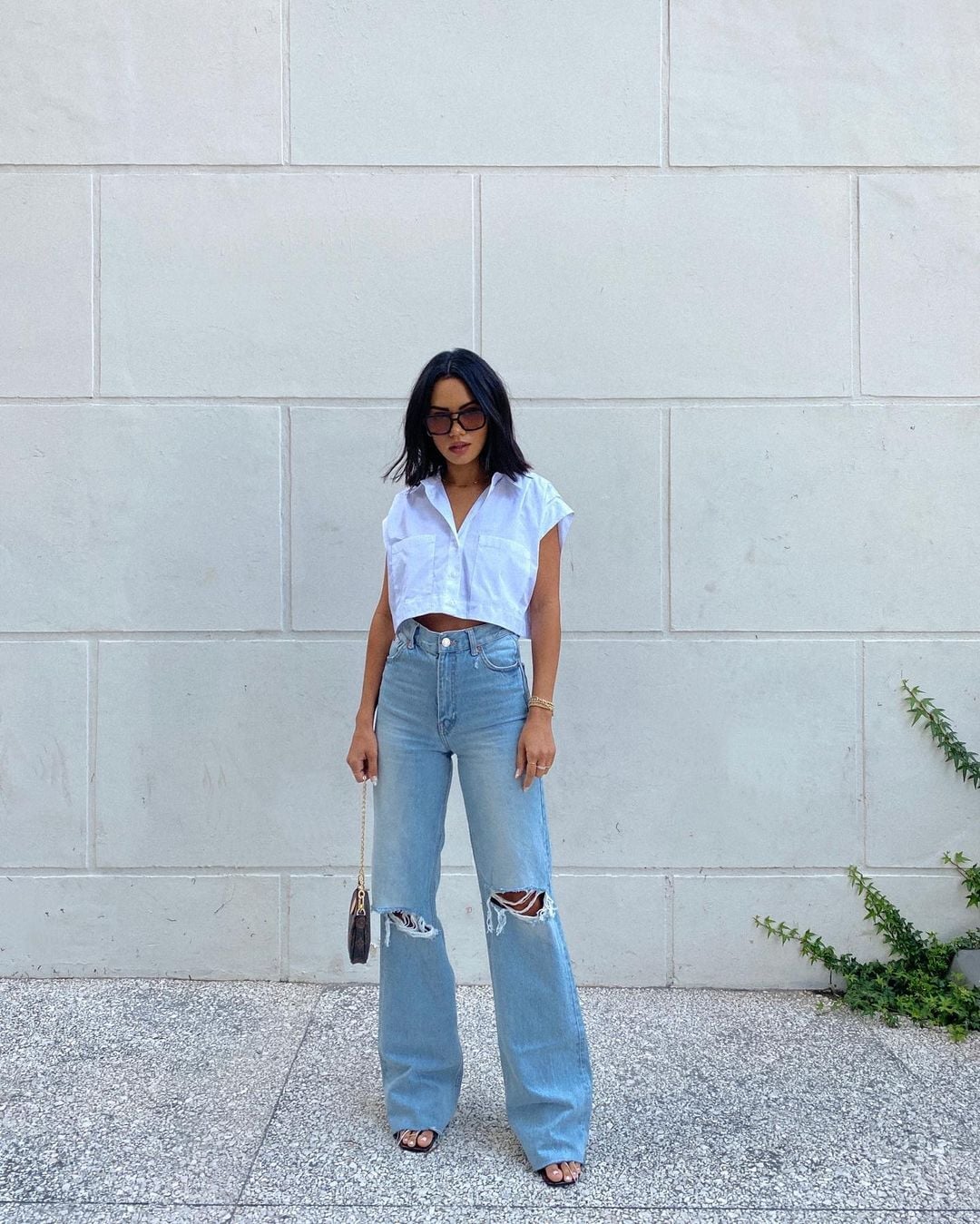 Light-wash wide leg ripped jeans with crisp white shirt Light-wash wide leg ripped jeans with crisp white shirt — Ripped Jeans Outfits