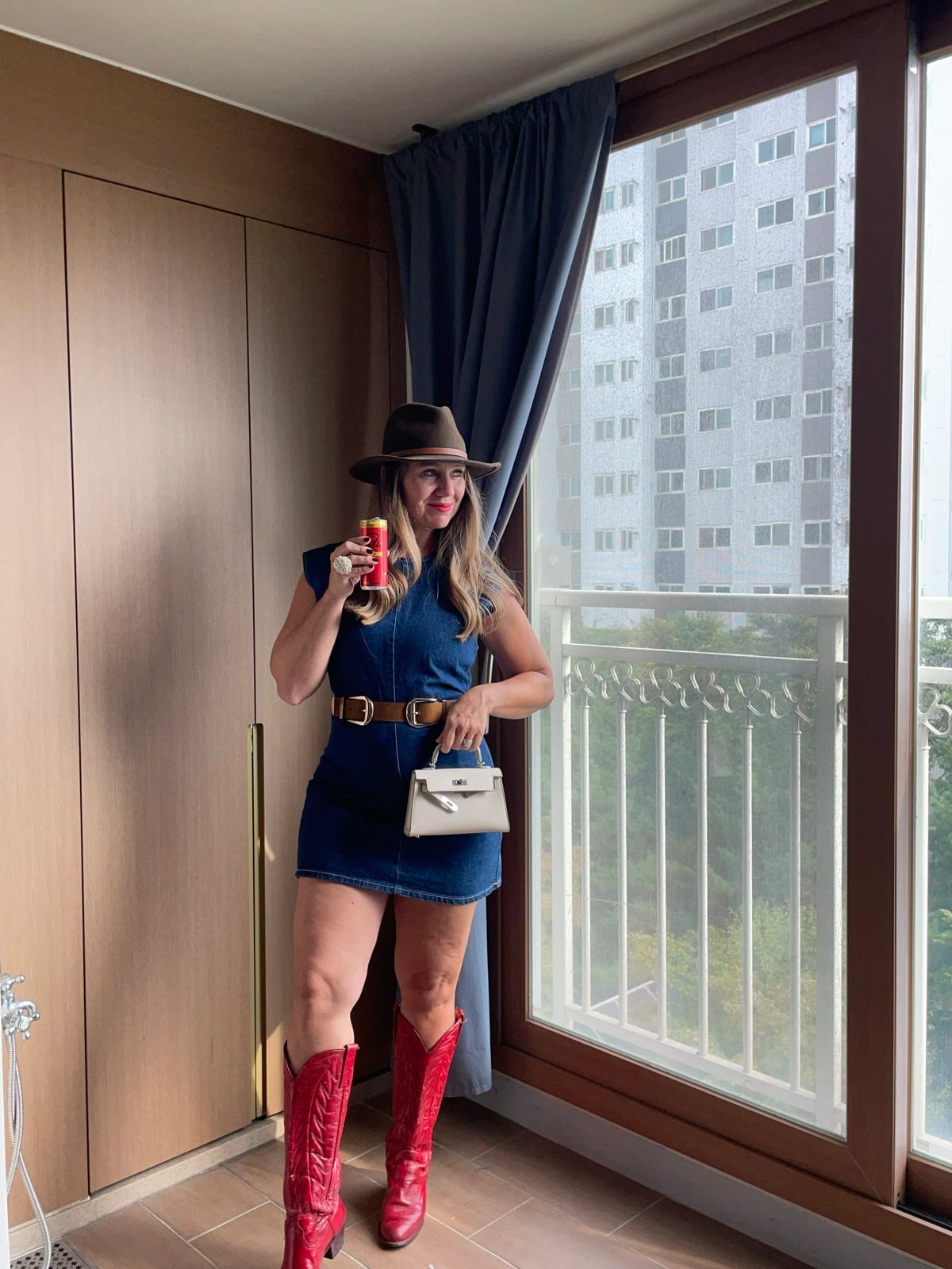 Denim dress with red cowboy boots and a hat Denim dress with red cowboy boots and a hat — Rock Outfits