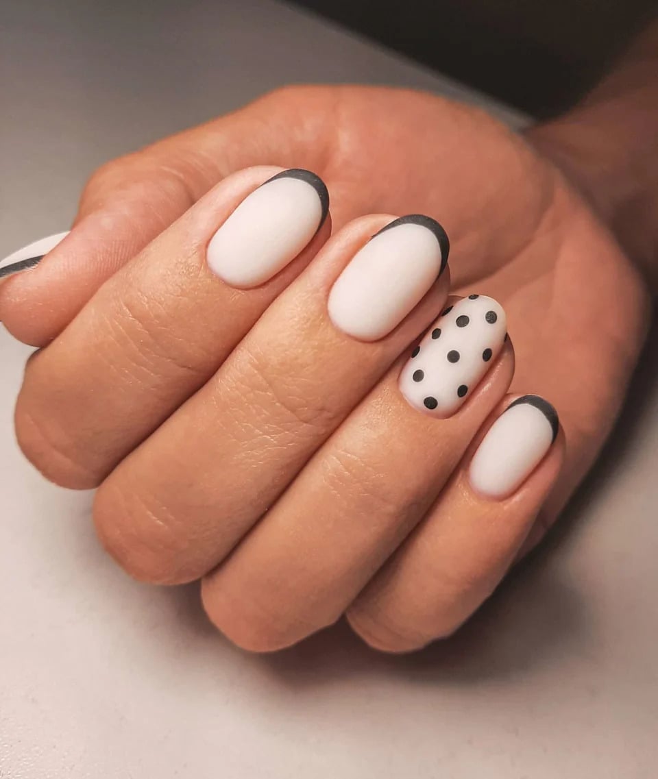 Matte White Outline Black Polka Dot Round Nails Matte White Outline Black Polka Dot Round Nails