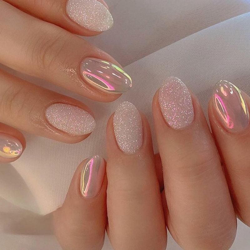 Shimmer Chrome Short Oval Nails, короткие Shimmer Chrome Short Oval Nails, короткие — Round Nails