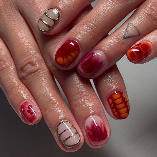 Shimmer Gradient Short Oval Nails Shimmer Gradient Short Oval Nails — Round Nails