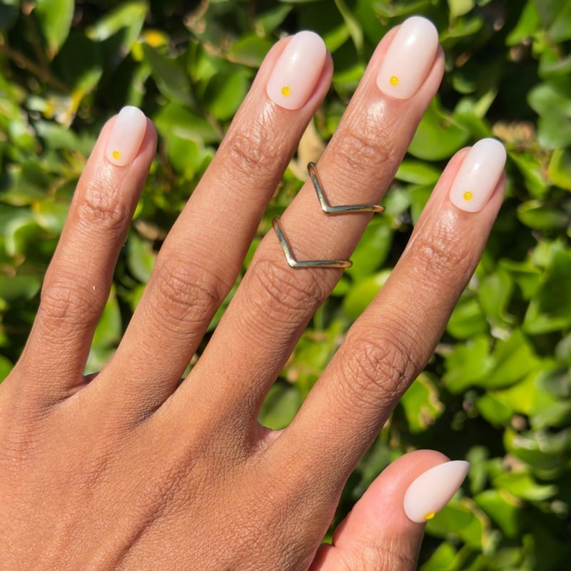Sheer Pink Rhinestone Short Round Nails Sheer Pink Rhinestone Short Round Nails