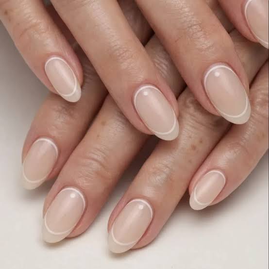 Minimalist French Short Round Nails Minimalist French Short Round Nails
