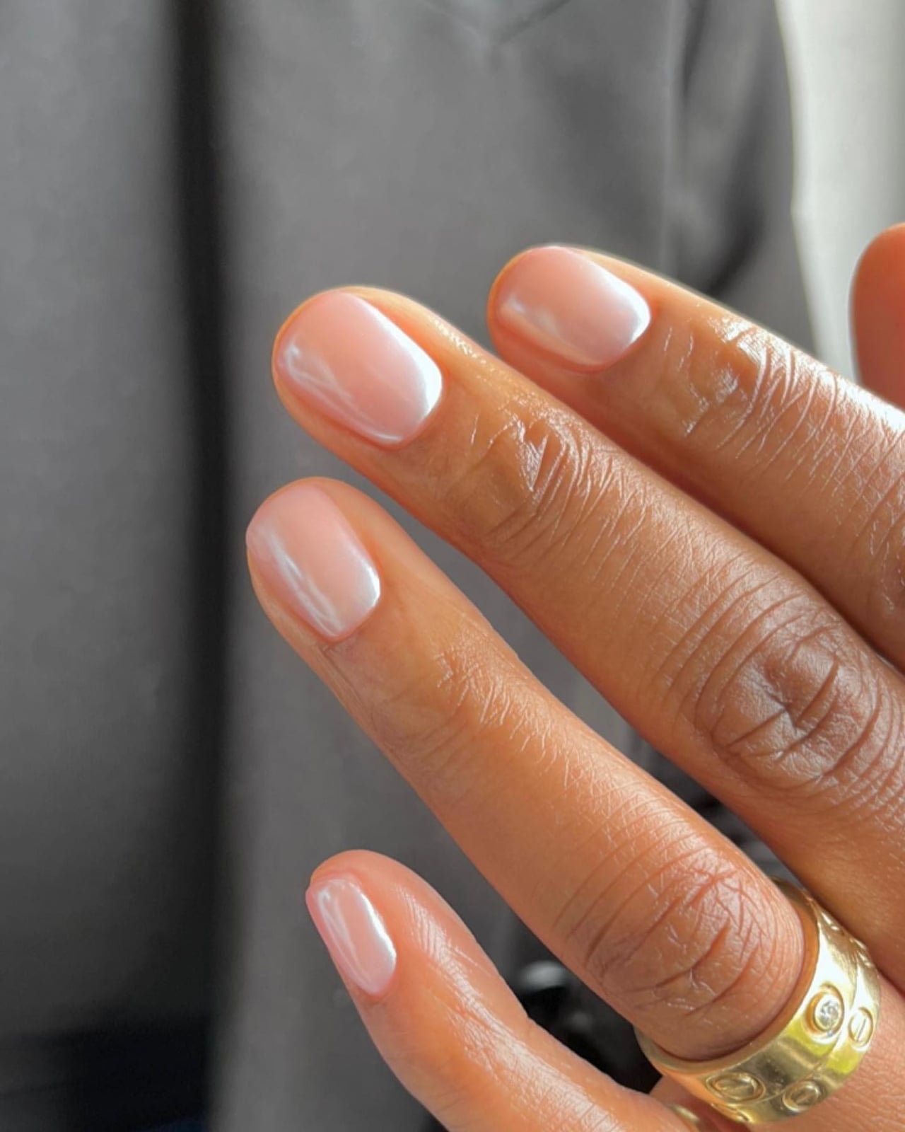 Sheer Nude Pearlescent Round Nails Sheer Nude Pearlescent Round Nails