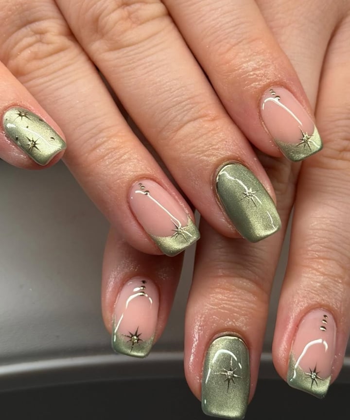 Gold Starburst Sage Green French Short Oval Nails Gold Starburst Sage Green French Short Oval Nails — Sage Nails