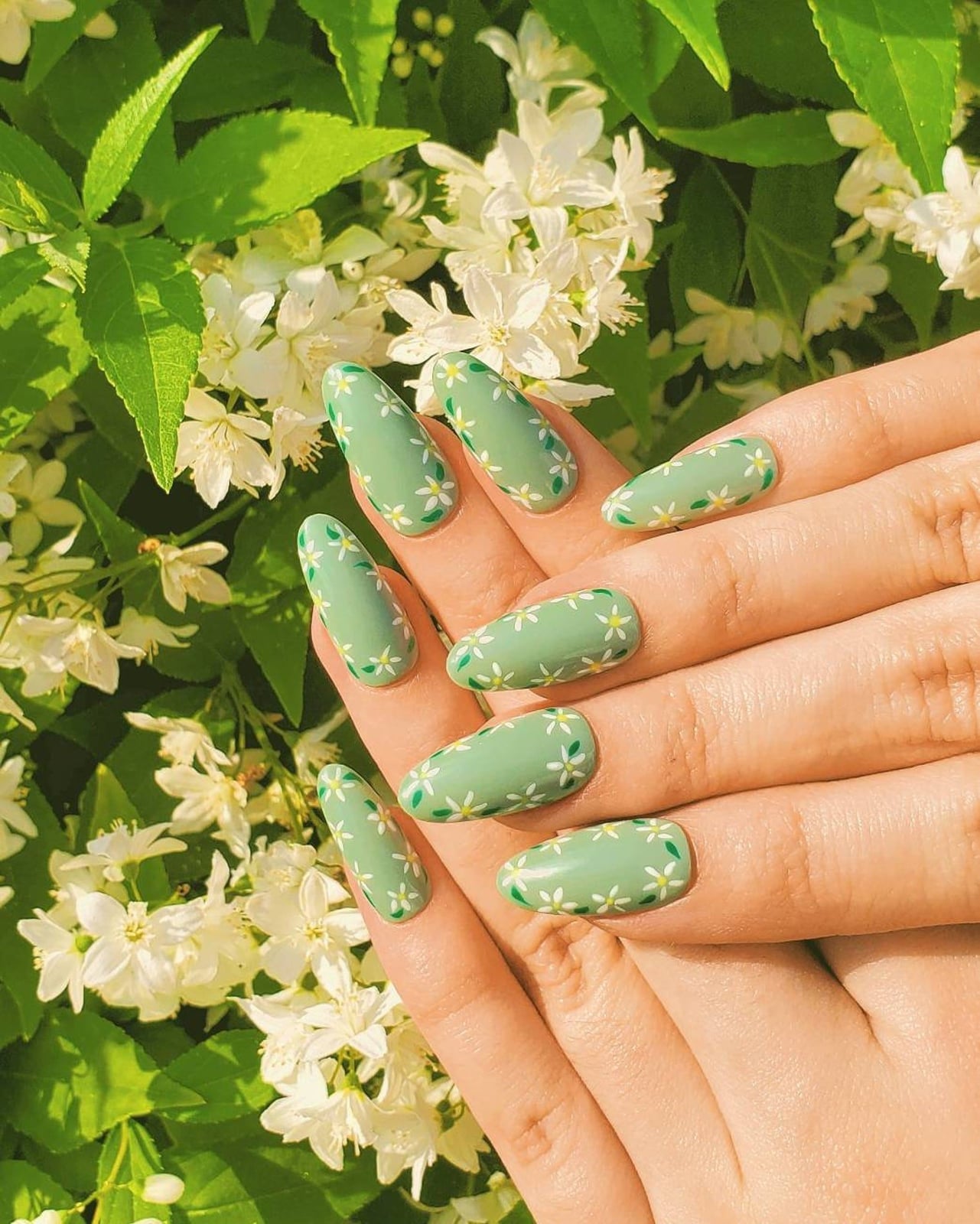Floral Cuticle Line Soft Sage Green Medium Almond Nails Floral Cuticle Line Soft Sage Green Medium Almond Nails — Sage Nails