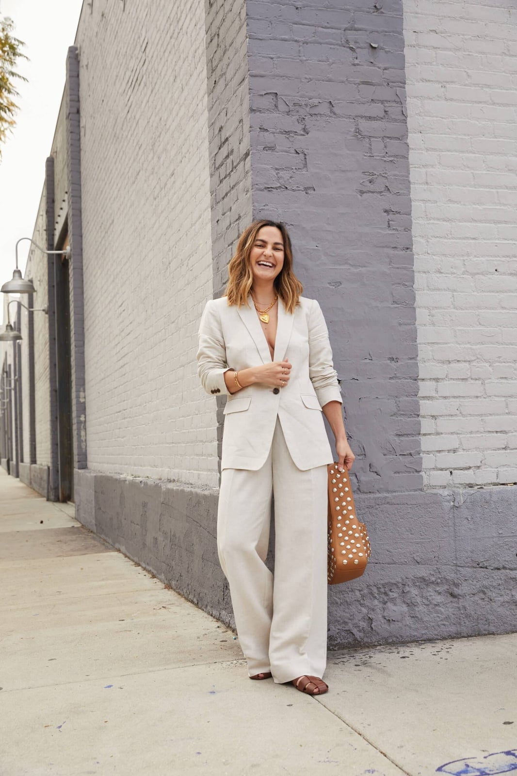 Linen Suit With Brown Flat Sandals Linen Suit With Brown Flat Sandals — Sandals Outfits