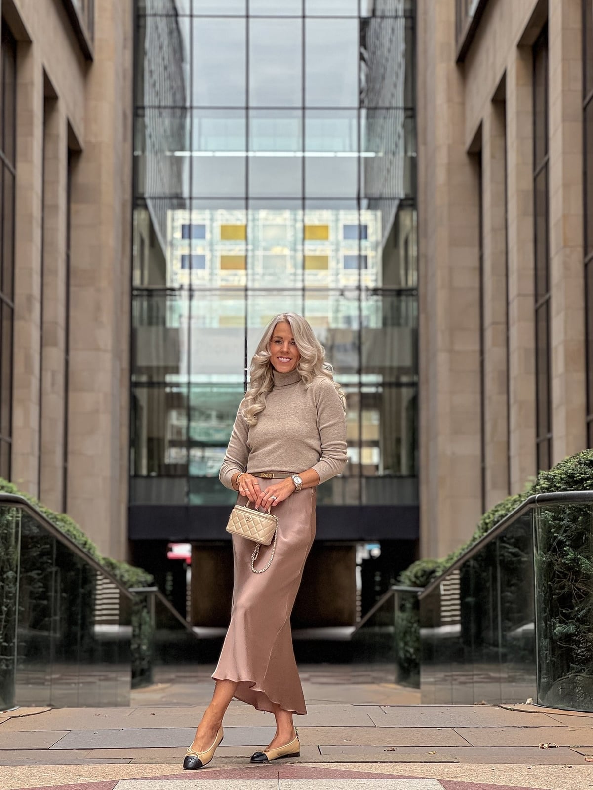 Beige Satin Column Skirt With Matching Turtleneck And Gold Belt Beige Satin Column Skirt With Matching Turtleneck And Gold Belt — Satin Skirt Outfits