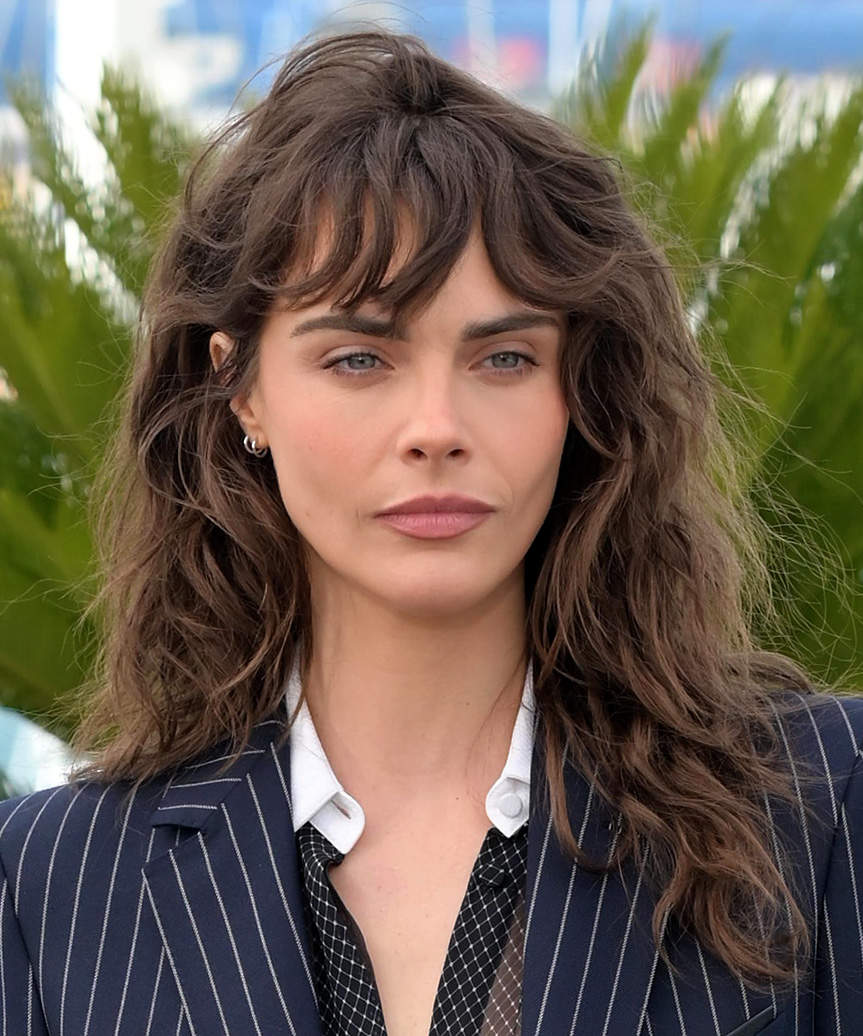 Shoulder Length Shag With Prominent Curtain Bangs Shoulder Length Shag With Prominent Curtain Bangs — Shag Haircut
