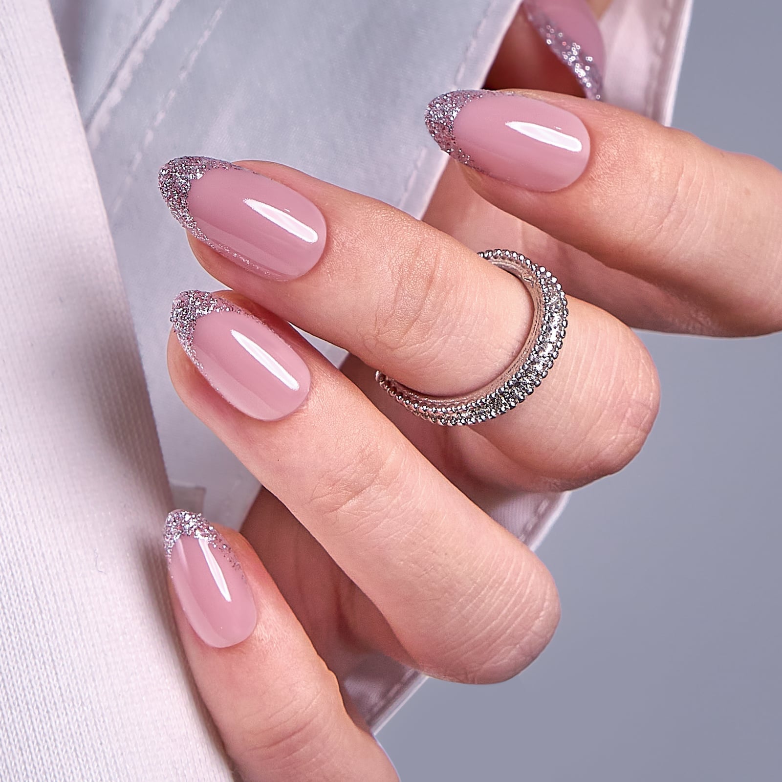 Silver Glitter French Short Almond Nails Silver Glitter French Short Almond Nails — Short Acrylic Nails