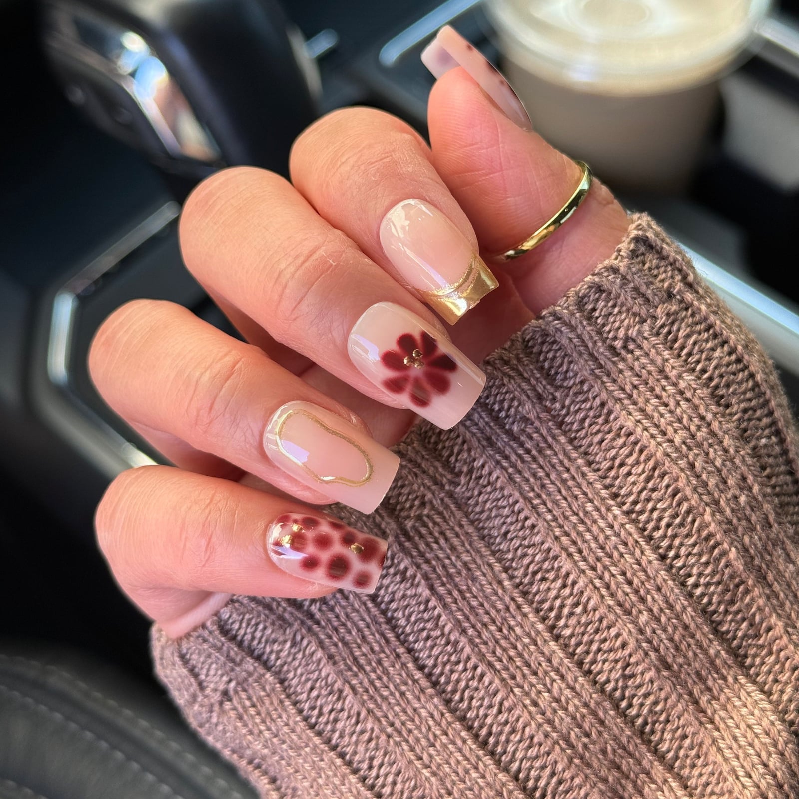 Floral Gold Accent Short Square Nails Floral Gold Accent Short Square Nails — Short Acrylic Nails