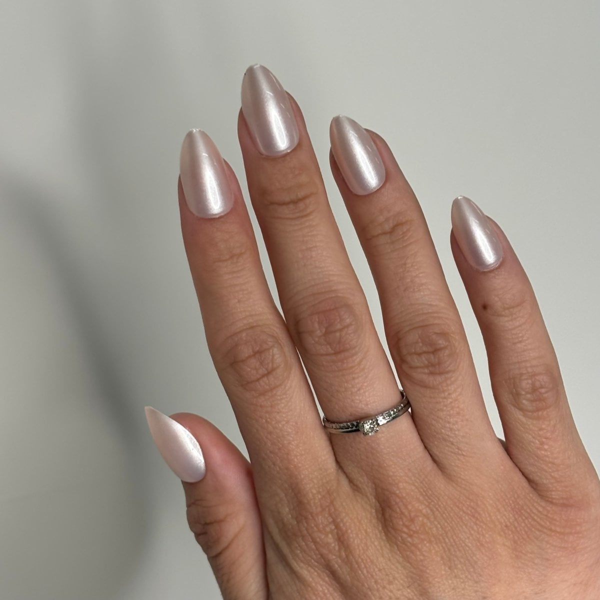 PEARLY | Short Almond White Chrome Finish Press On Nails