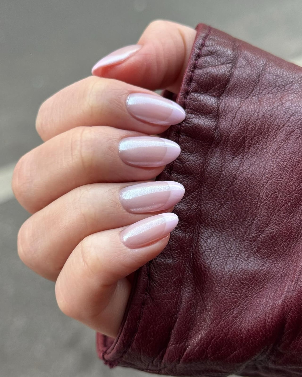 Shimmer Pink French Short Almond Nails Shimmer Pink French Short Almond Nails — Short French Tip Nails