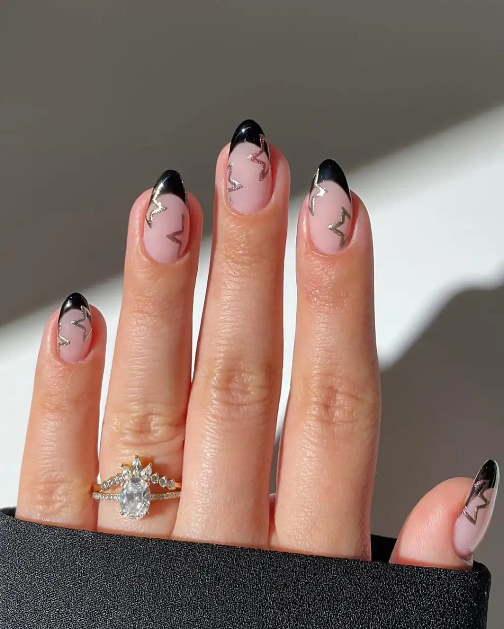 Black French With Silver Jagged Lines Black French With Silver Jagged Lines — Short French Tip Nails