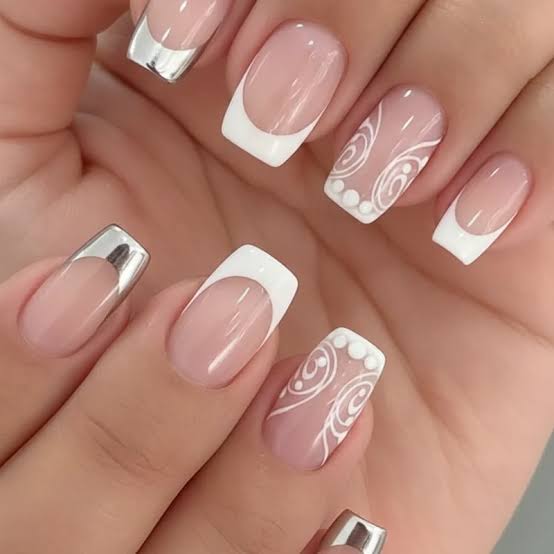 Silver Chrome French Swirl Art Short Nails Silver Chrome French Swirl Art Short Nails — Short French Tip Nails