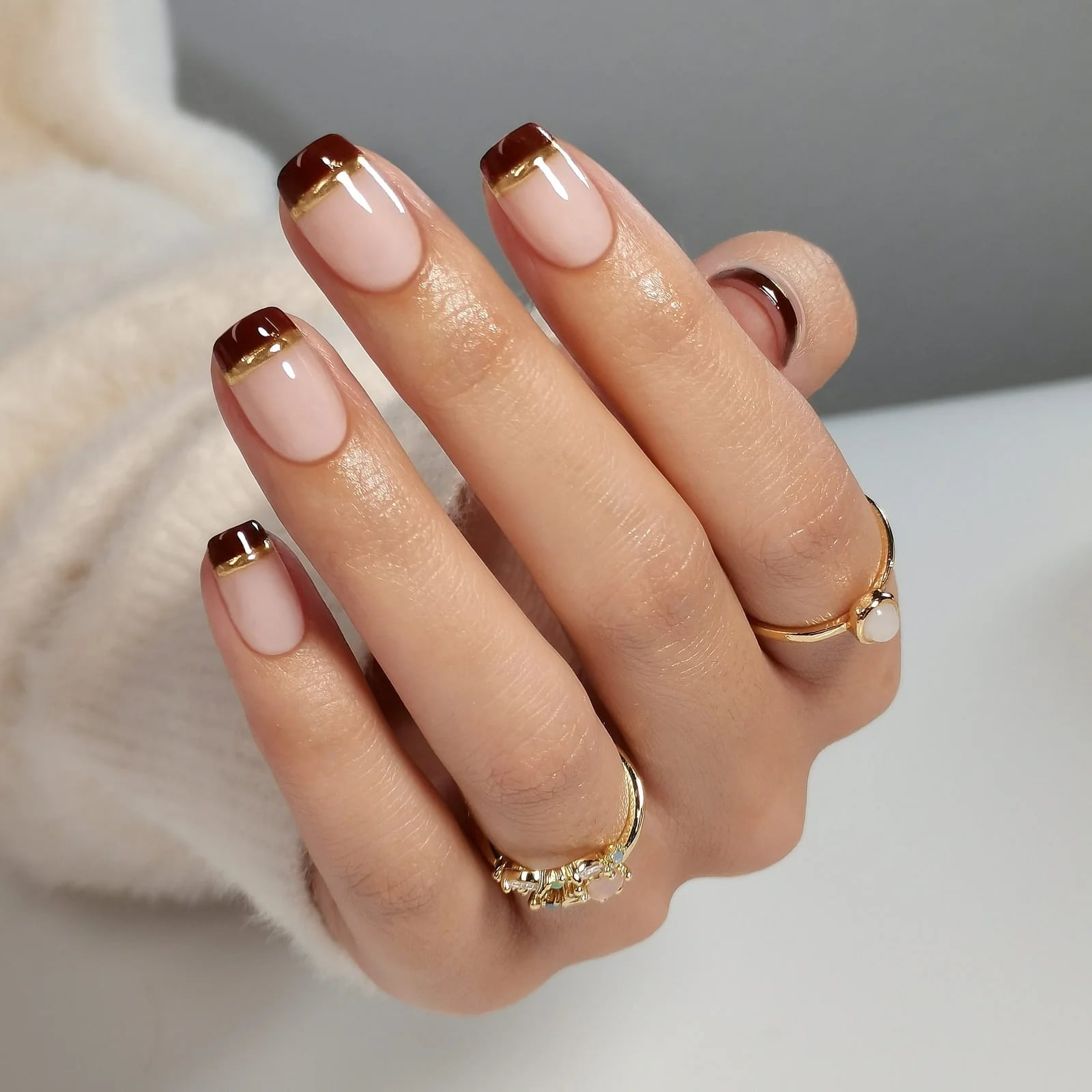 Brown French With Gold Line Short Square Nails Brown French With Gold Line Short Square Nails — Short French Tip Nails