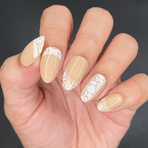 Lace Pattern Medium Almond Nails Lace Pattern Medium Almond Nails — Short French Tip Nails