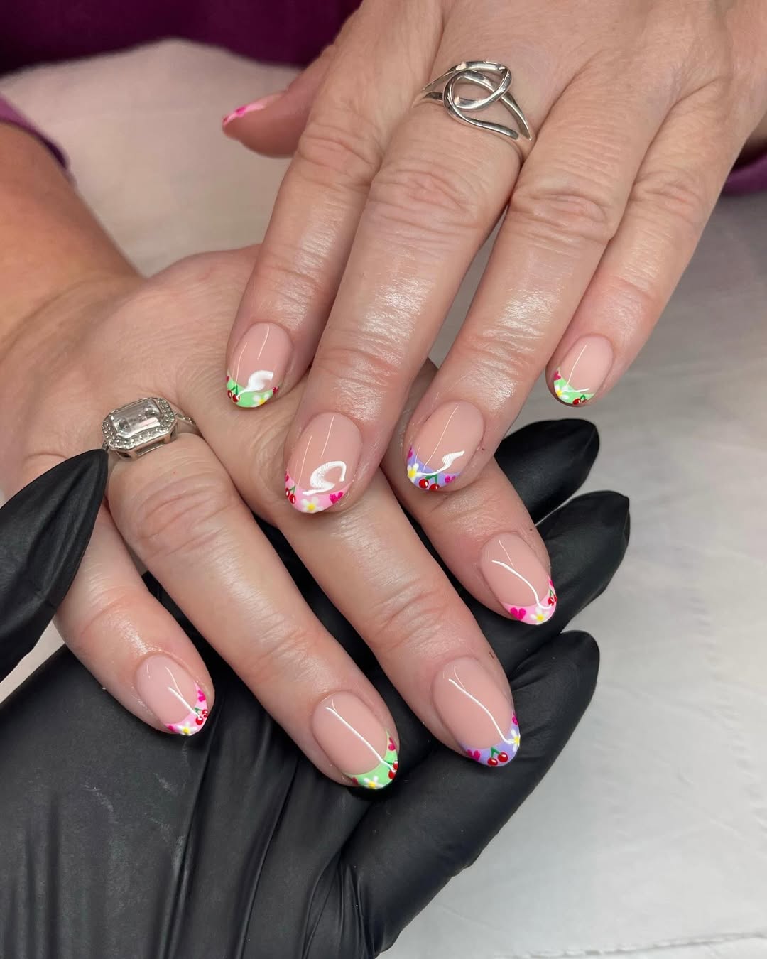 Thin White French Short Oval Nails Thin White French Short Oval Nails — Short French Tip Nails