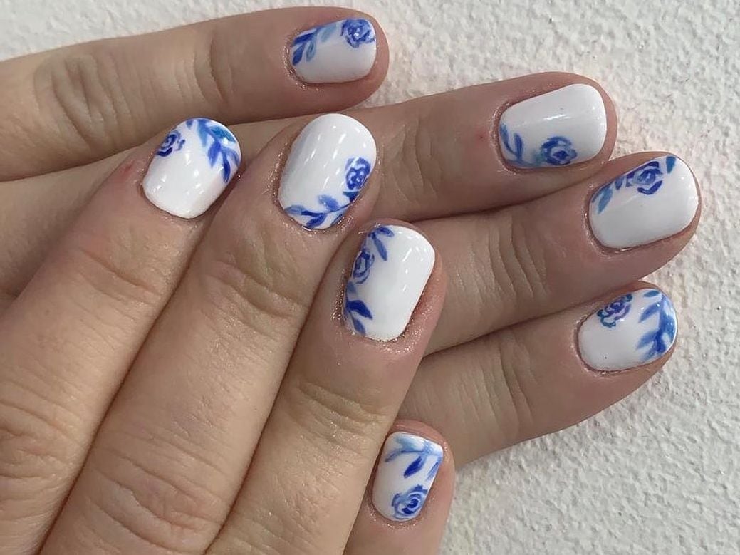 Pearl Accent French Short Oval Nails Pearl Accent French Short Oval Nails — Short Gel Nails