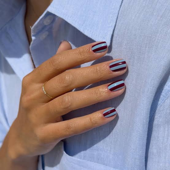 3D Floral and Gold Ring Short Oval Nails 3D Floral and Gold Ring Short Oval Nails — Short Gel Nails