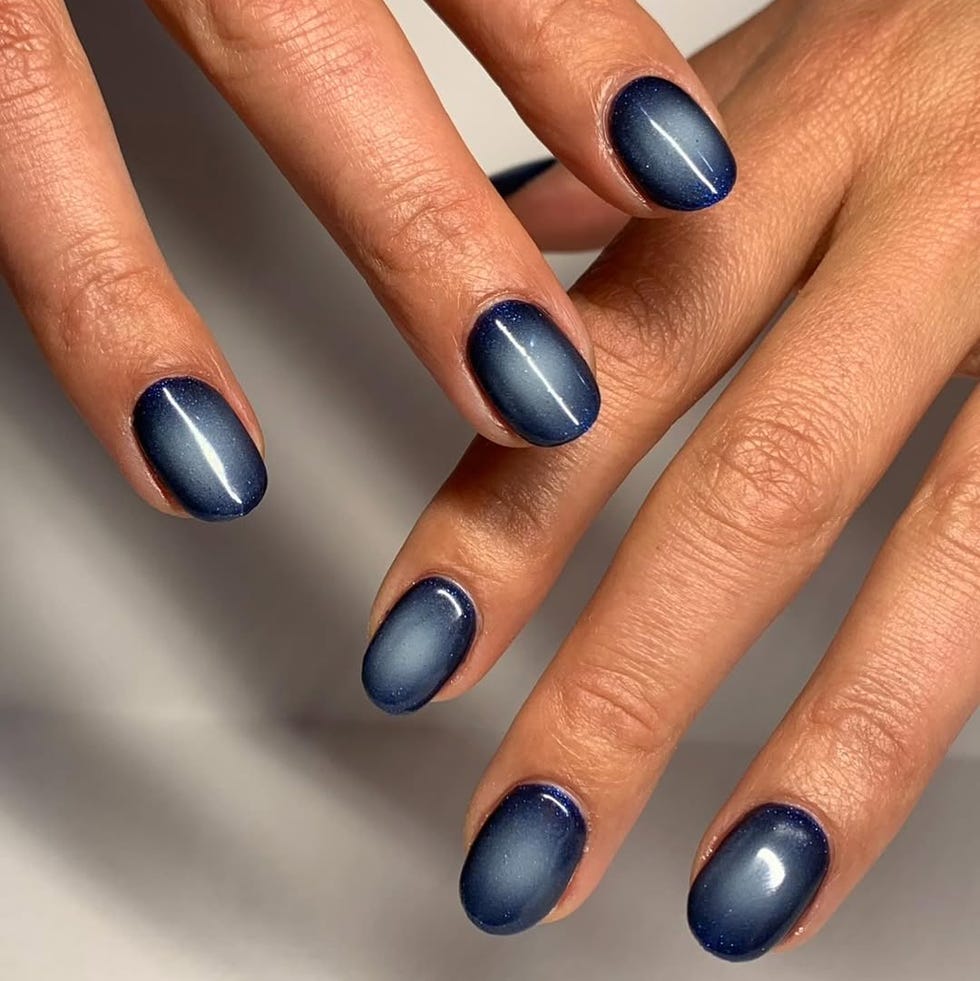 Smoky Blue Cat Eye Short Oval Nails Smoky Blue Cat Eye Short Oval Nails — Short Gel Nails