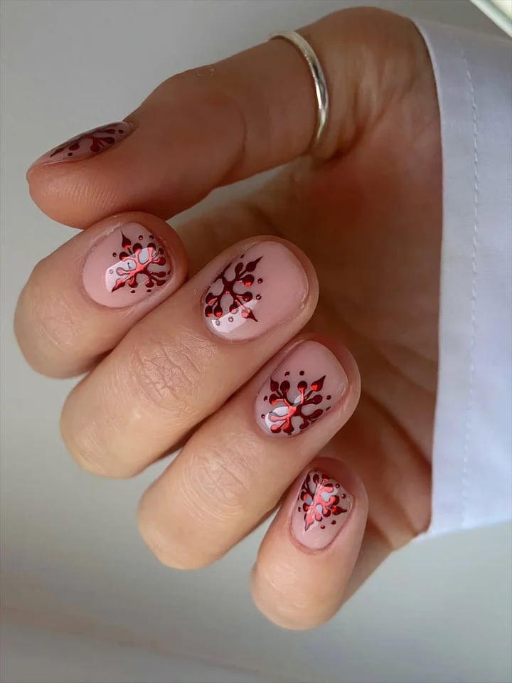 Metallic Snowflake Short Almond Nails Metallic Snowflake Short Almond Nails — Short Gel Nails