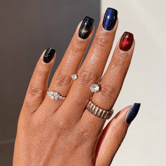 Dark Cat-Eye Effect Nails Dark Cat-Eye Effect Nails — Short Nails
