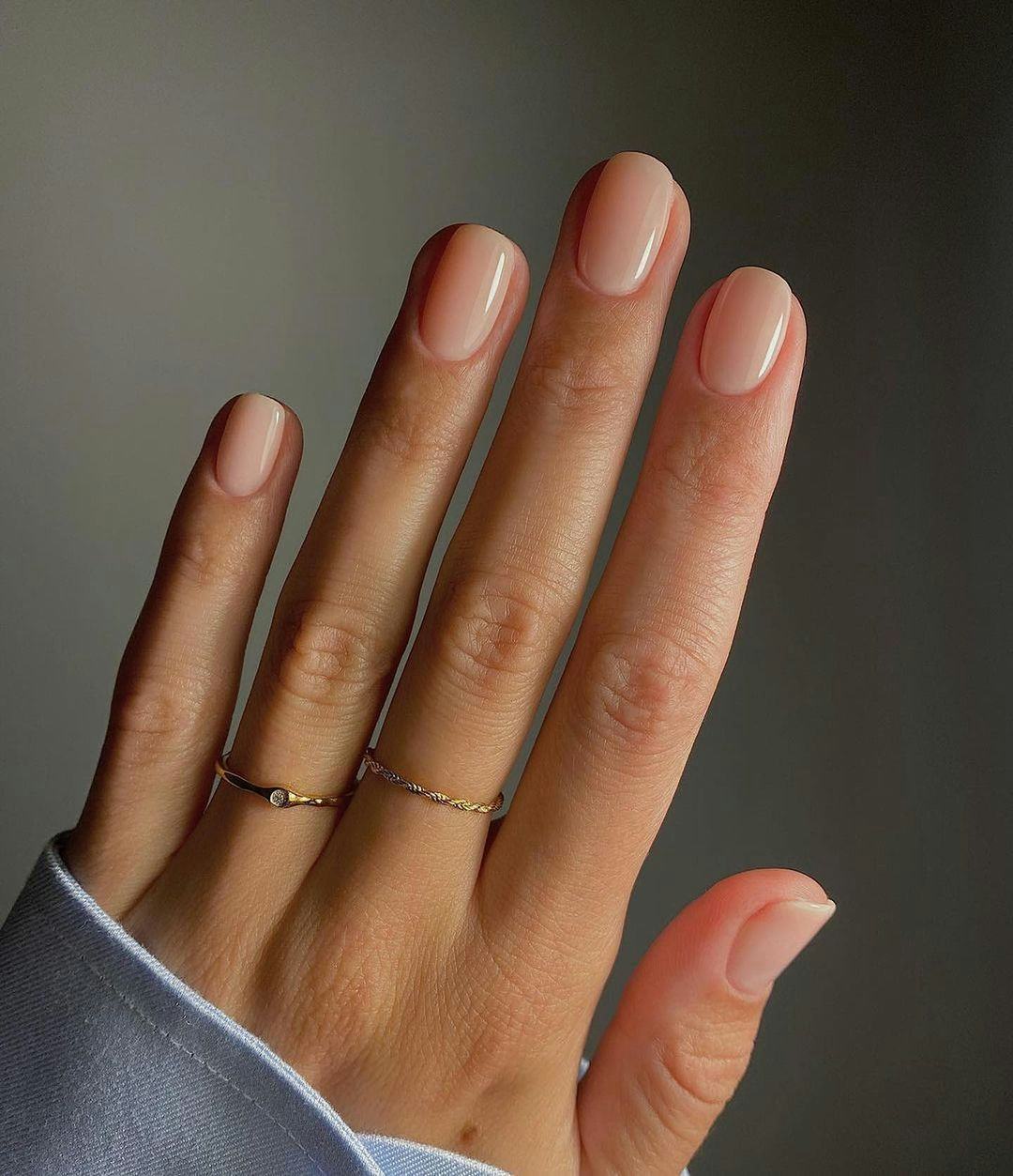 Sheer Nude Glossy Short Oval Nails Sheer Nude Glossy Short Oval Nails — Short Natural Nails