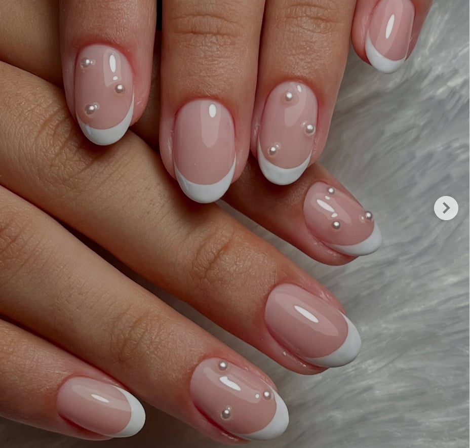 Sheer Nude Pink Undertone Glossy Oval Nails Sheer Nude Pink Undertone Glossy Oval Nails — Short Natural Nails
