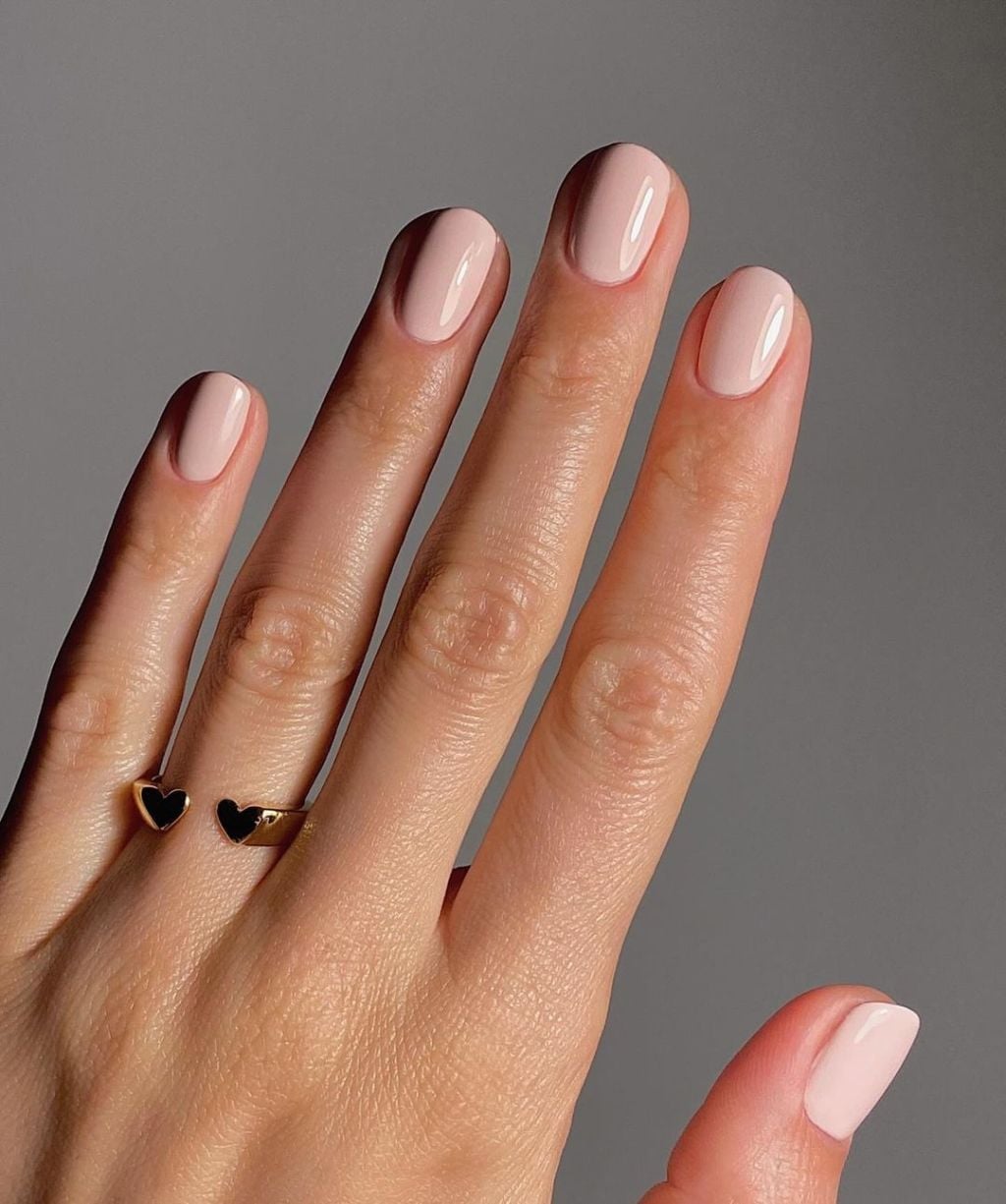 Pale Pink Nude Glossy Short Oval Nails, глянцевый Pale Pink Nude Glossy Short Oval Nails, глянцевый — Short Natural Nails