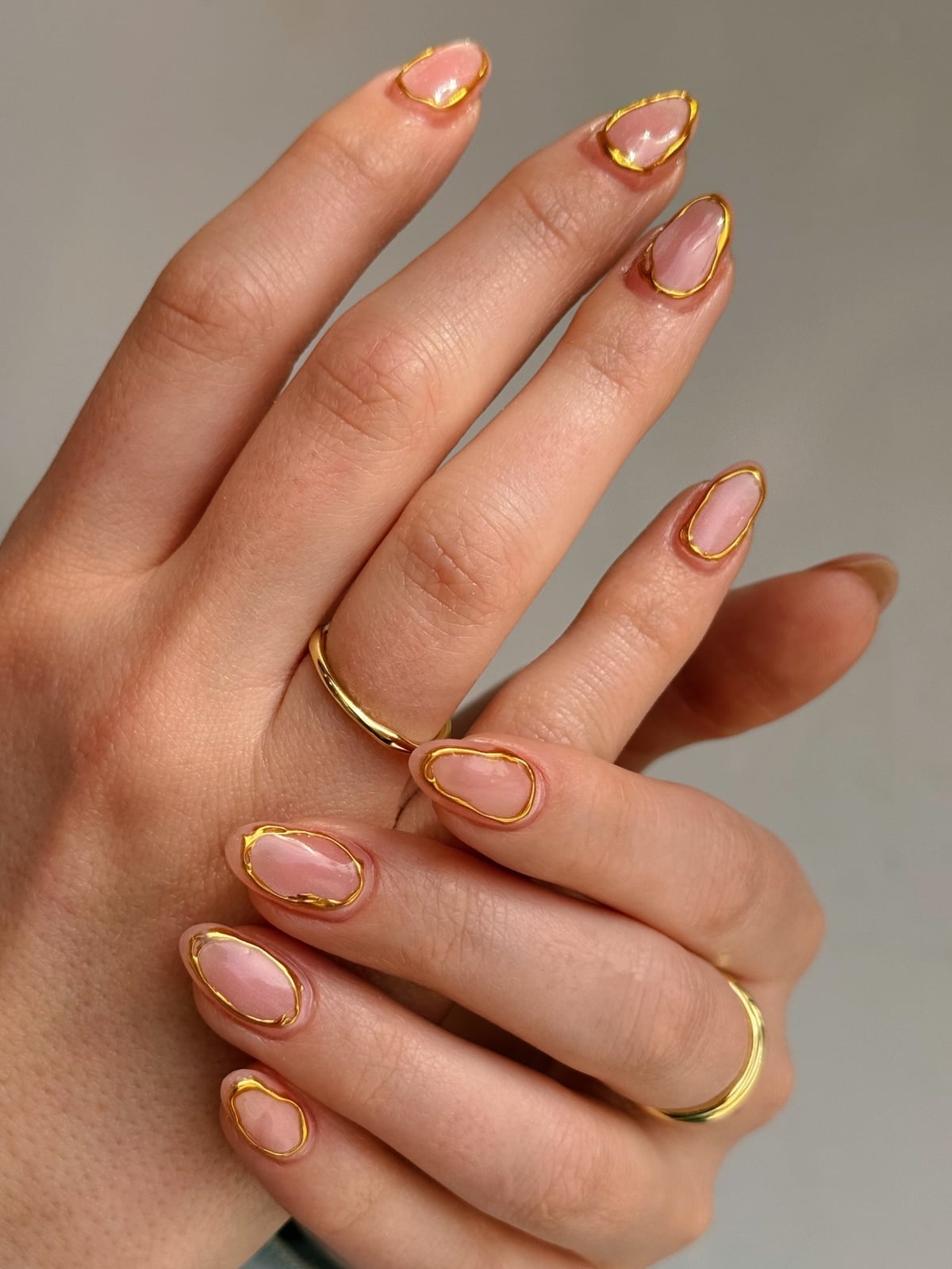 Sheer Pink Gold Foil Outline Nails Sheer Pink Gold Foil Outline Nails — Short Oval Nails