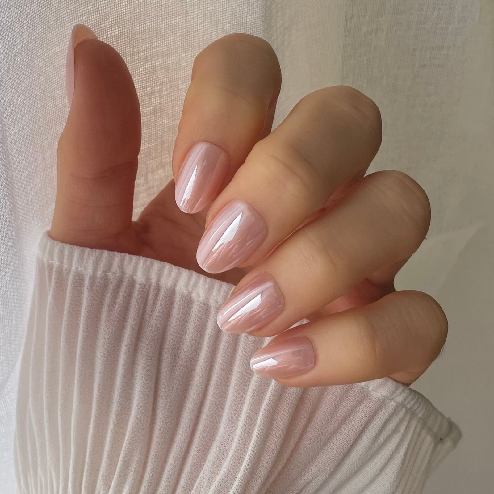 Milky Pink Chrome Pearlescent Nails Milky Pink Chrome Pearlescent Nails — Short Oval Nails