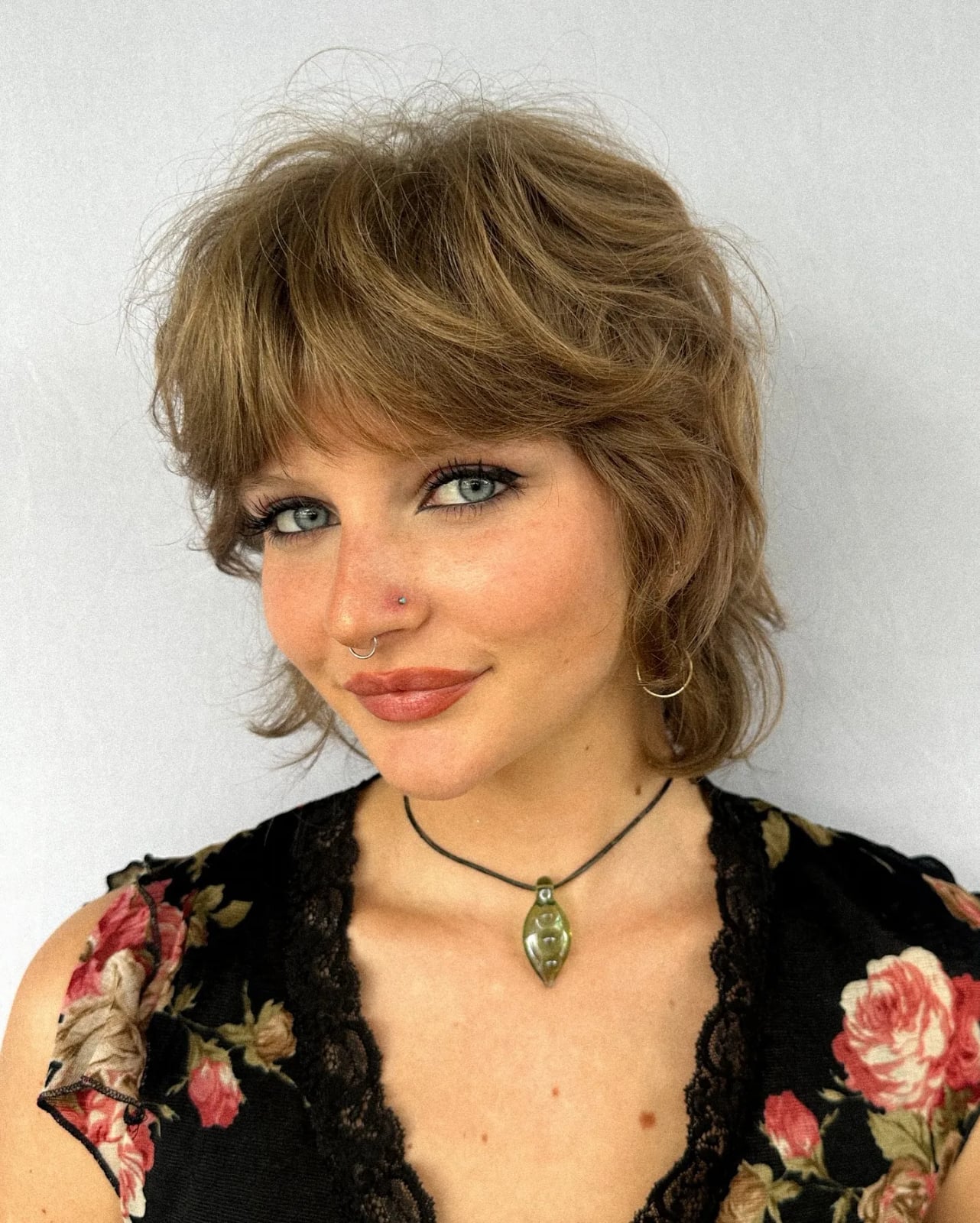 Medium Brown Shag With Highlights Medium Brown Shag With Highlights — Short Shag