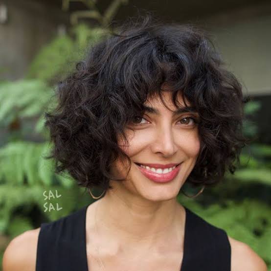 Chin Length Shag With Face-Framing Layers Chin Length Shag With Face-Framing Layers — Short Shag