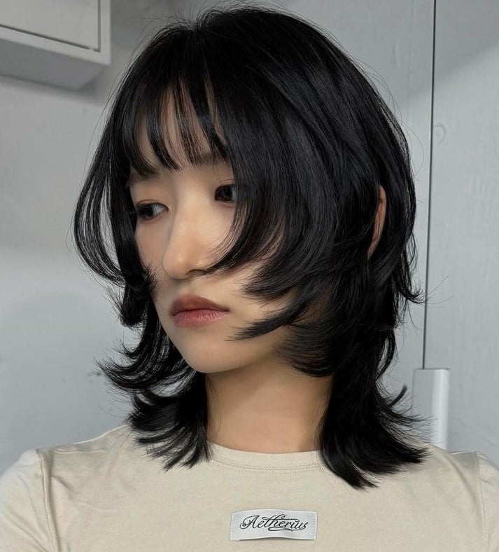 Chin Length Wolf Cut With Face-Framing Layers Chin Length Wolf Cut With Face-Framing Layers — Short Wolf Cut