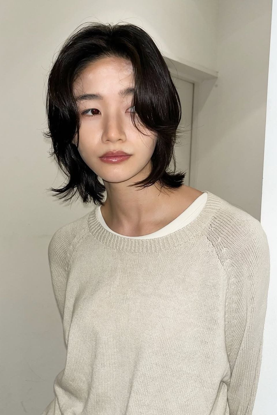 Collarbone Wolf Cut With Shaggy Bangs, Messy Blowout Collarbone Wolf Cut With Shaggy Bangs, Messy Blowout — Short Wolf Cut
