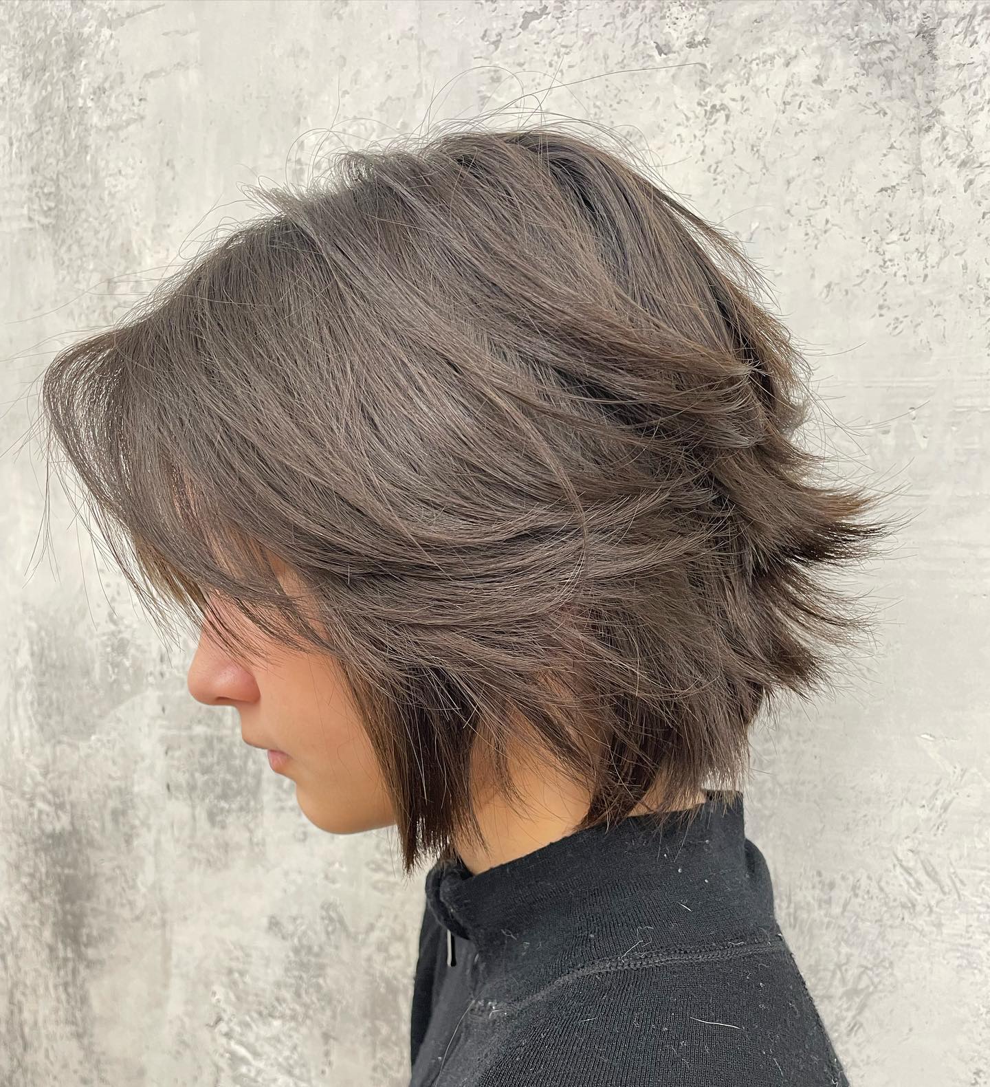Collarbone Wolf Cut With Lighter Highlights Collarbone Wolf Cut With Lighter Highlights — Short Wolf Cut