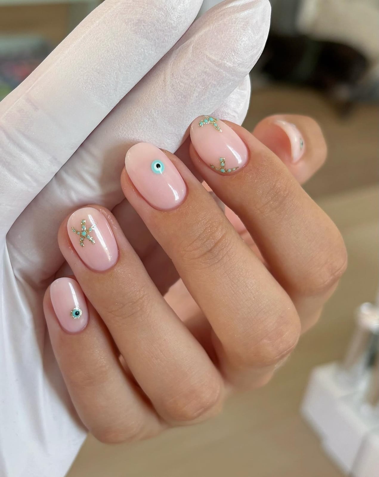 Short Oval Pale Pink Evil Eye Starburst Nails Short Oval Pale Pink Evil Eye Starburst Nails — Simple Nail Art