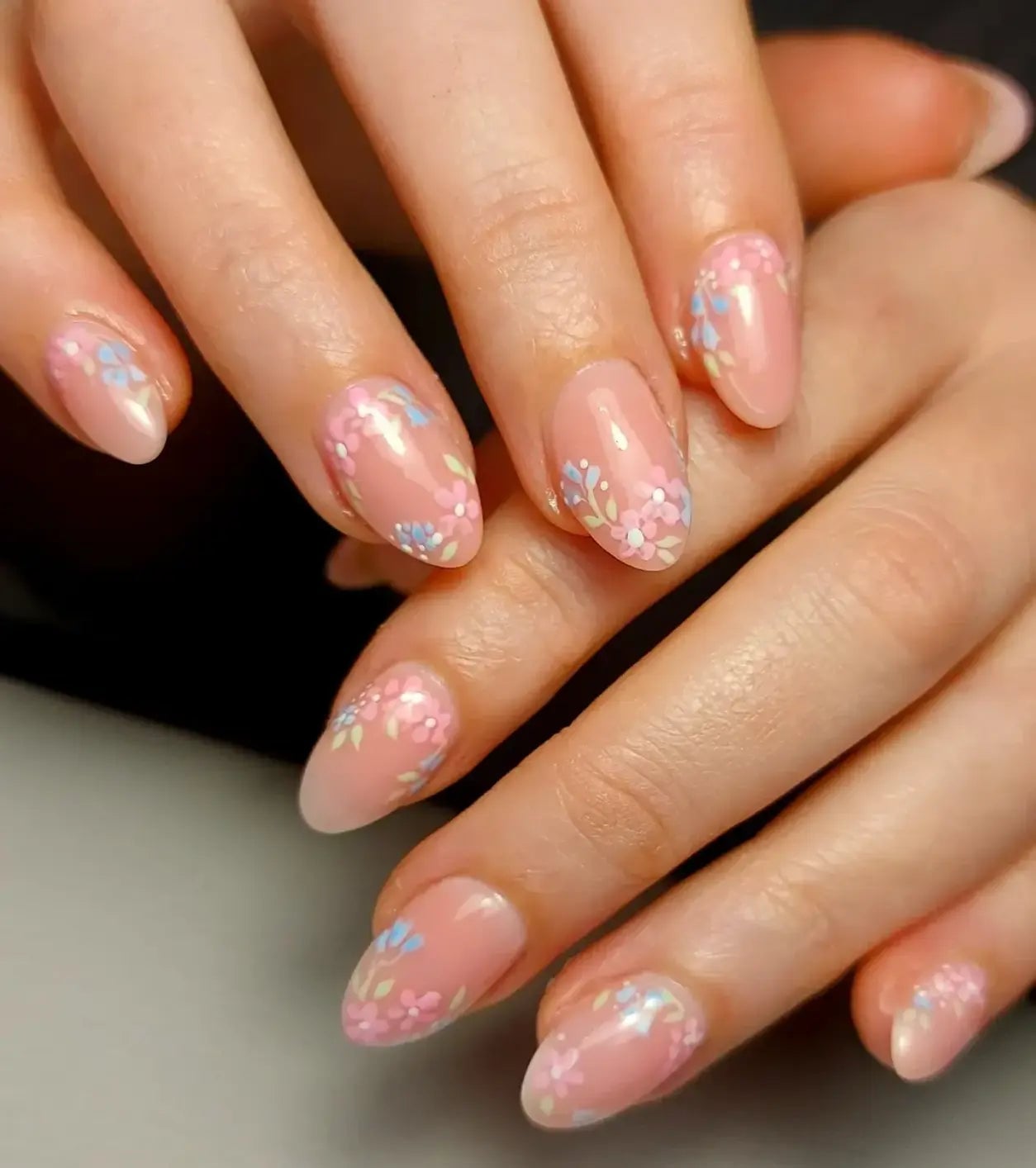 Short Almond Sheer Pink Floral Leaf Nails Short Almond Sheer Pink Floral Leaf Nails — Simple Nail Art