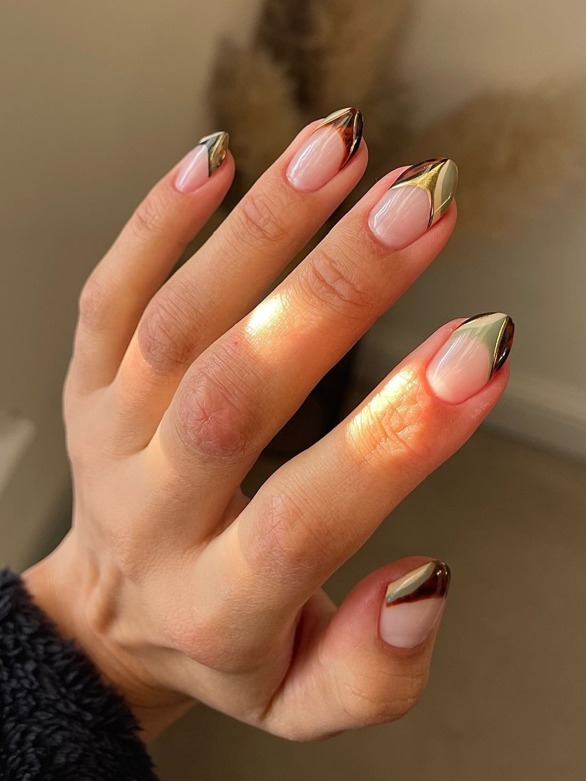Medium Almond Geometric French Tip Nails Medium Almond Geometric French Tip Nails — Simple Nail Art