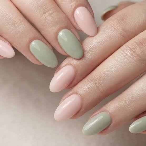Pale Pink And Sage Green Short Oval Nails Pale Pink And Sage Green Short Oval Nails — Simple Short Nails