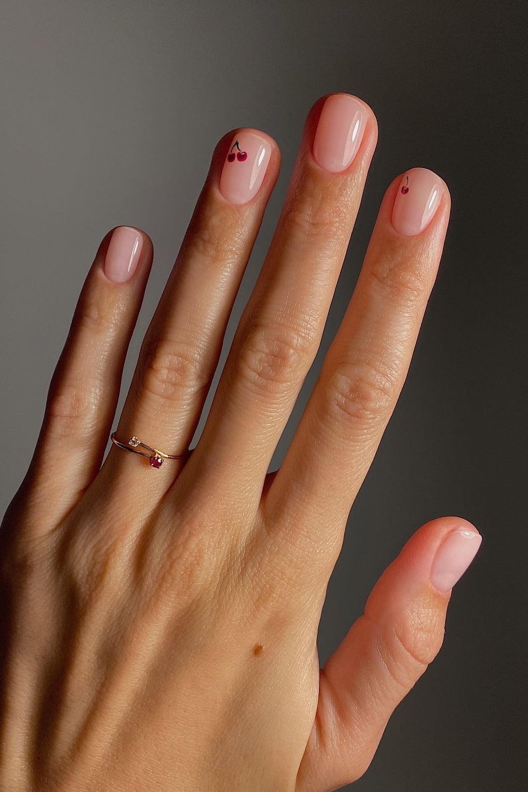Sheer Pink Short Square With Cherry Art, короткий квадрат Sheer Pink Short Square With Cherry Art, короткий квадрат — Simple Short Nails